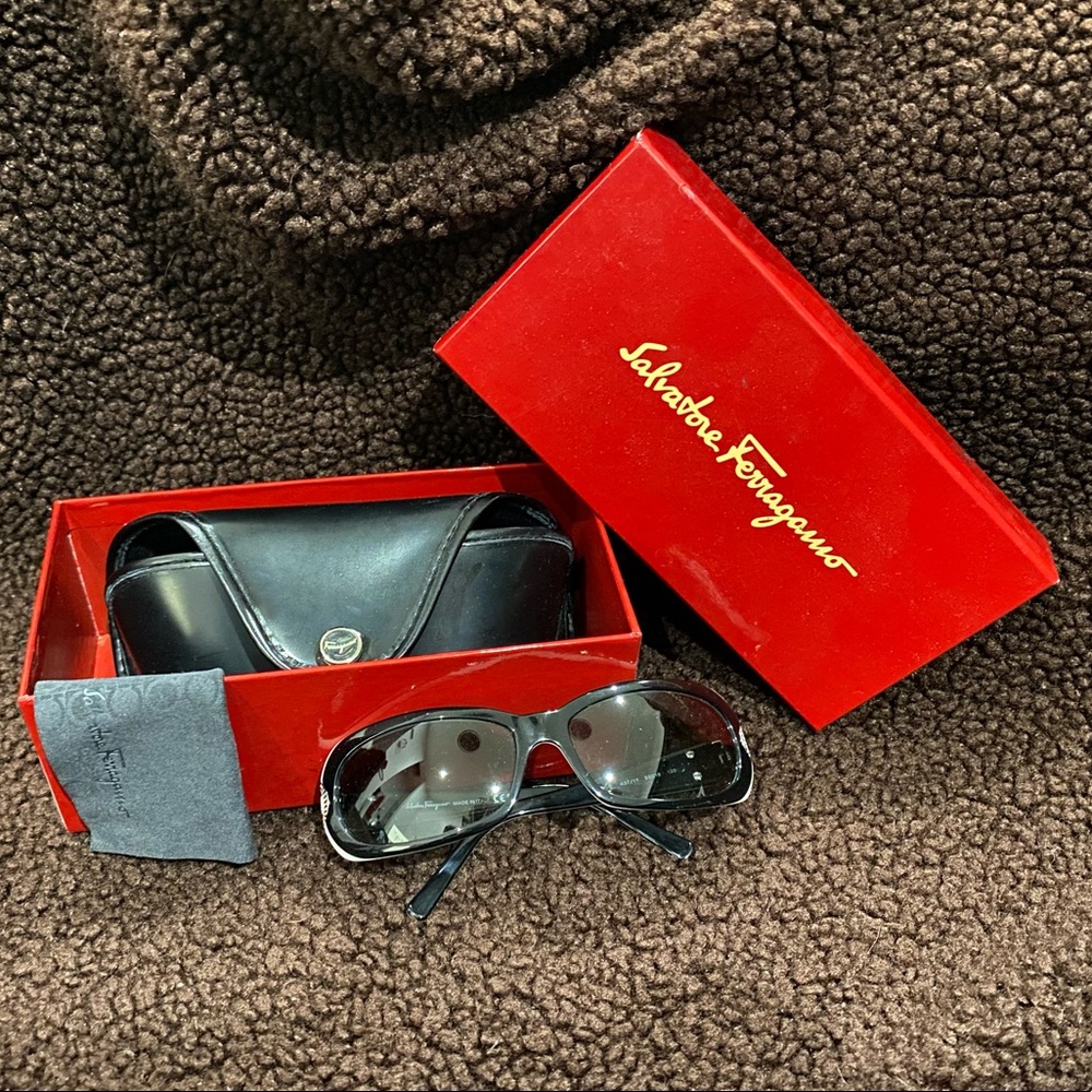 Like New) Salvatore Ferragamo Sunglasses